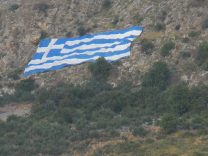 Orgoglio greco. Una grande bandiera sul Taigeto, 2016